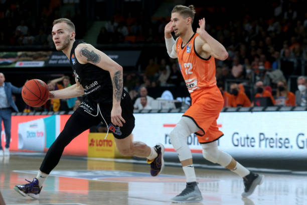 成绩及其背 成绩及其背